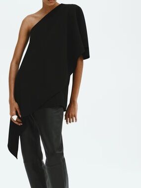 H&M One-Shoulder Asymmetric Black Top